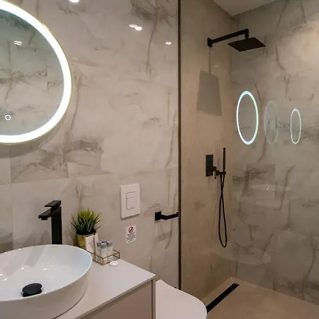 Гостьовий будинок Amelie Luxury 4*